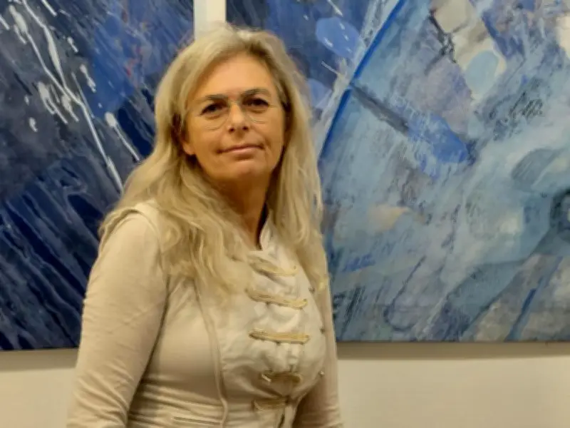 Valentina Chambrin expose ses œuvres mêlant gravures et huiles sur toile en Charente-Maritime