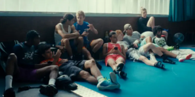Valery Carnoy capture la vulnérabilité masculine de jeunes boxeurs dans 'La Danse des Renards'