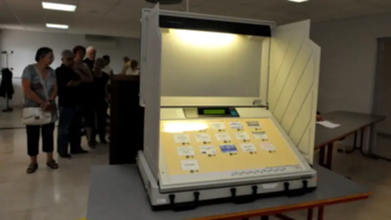 Valras-Plage : les files d'attente interminables pour voter malgré les machines électroniques