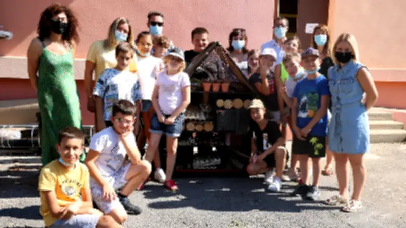 Vauvert : Des enfants construisent un hôtel à insectes pour le jardin Molines