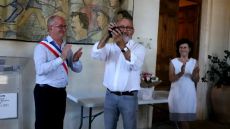 Vauvert honore deux directeurs d'école méritants pour leur retraite