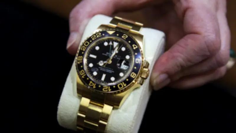 Vente de Rolex en ligne : un Belge escroqué de 11 000 euros après une transaction frauduleuse