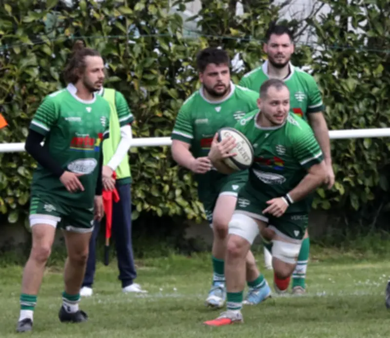 Vergt s'impose largement face à Decazeville et monte sur le podium