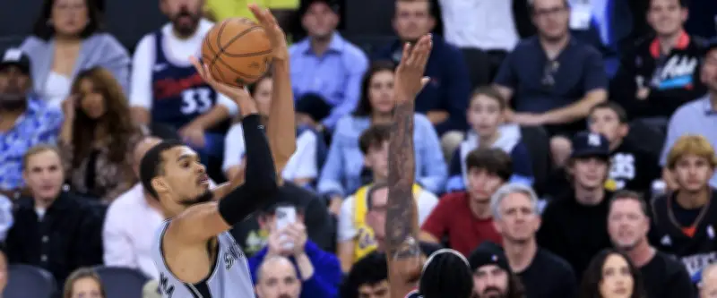 Victor Wembanyama domine Miami et propulse les Spurs vers la victoire en NBA