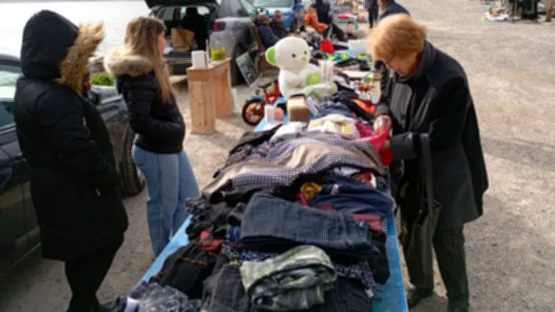 Vide-greniers réussi à Sète : 33 exposants sur la place du Maquis-Bir-Hakeim