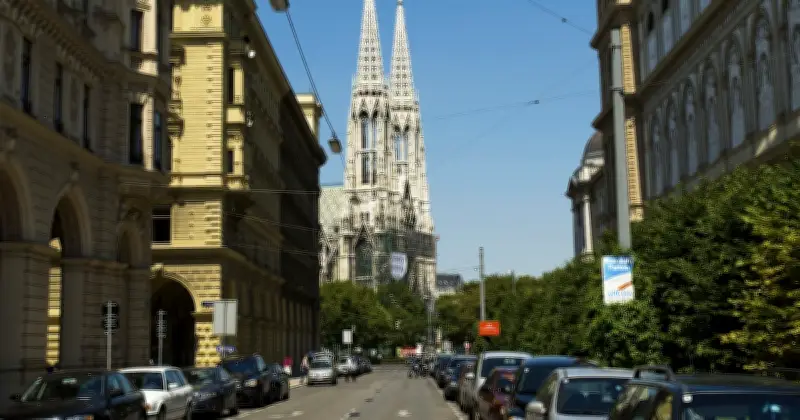 Vienne, nid d'espions russes : les antennes paraboliques du Kremlin scrutées