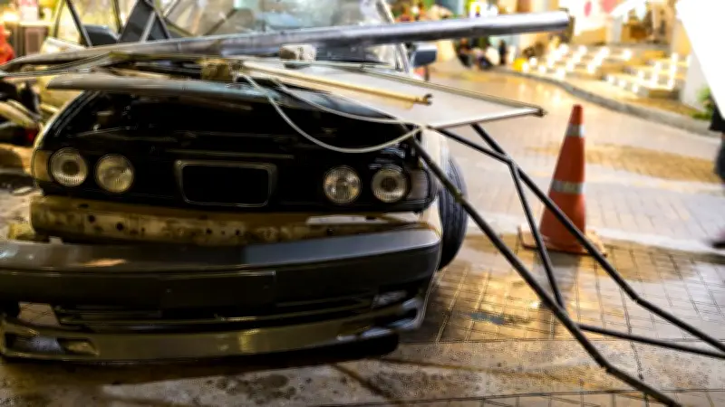 Villeurbanne : deux morts après une collision entre une voiture en fuite et un tramway