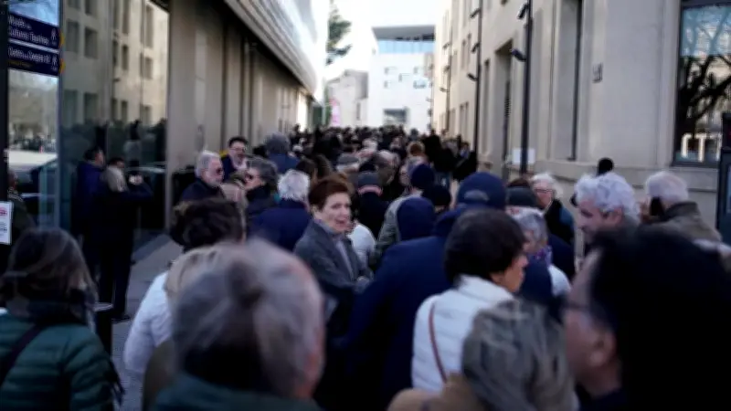 Vincent Bouget élu maire de Nîmes, près de 500 personnes assistent à l'installation du conseil municipal