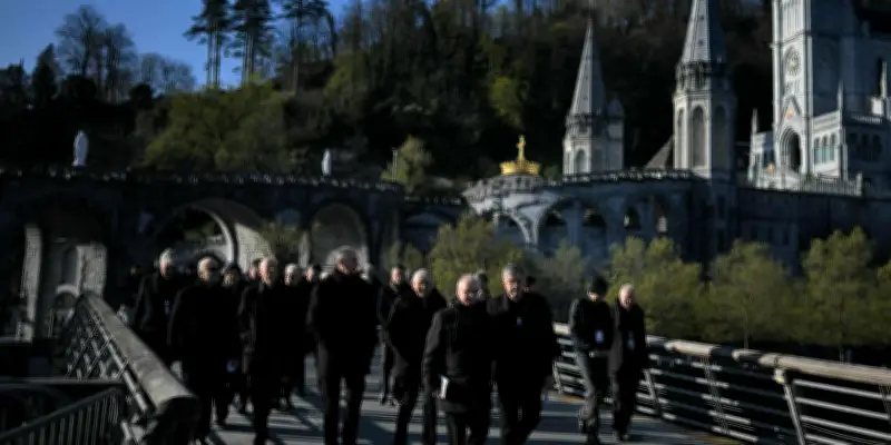 Violences sexuelles : l'évêque Di Falco condamné, l'Église face aux réparations