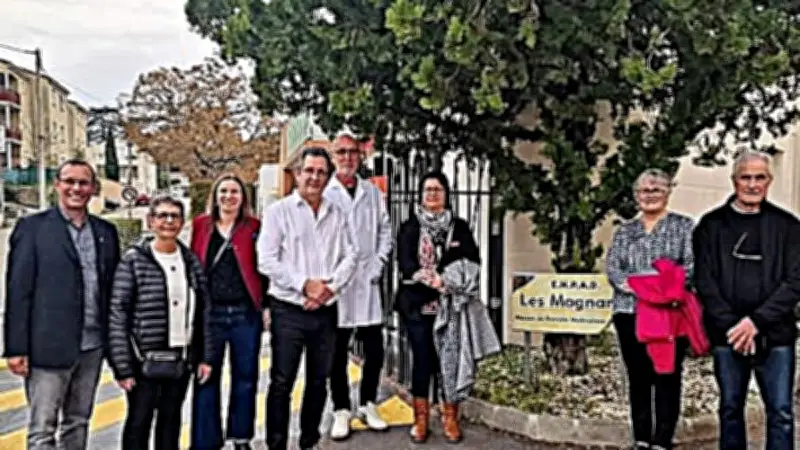 Visite municipale à la maison de retraite Les Magnans : découverte du quotidien des aînés