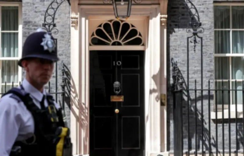 Vol de téléphone d'un ex-chef de cabinet : Londres dément tout complot