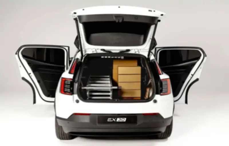 Volvo EX30 Cargo : l'utilitaire électrique qui défie les sportives avec 428 chevaux