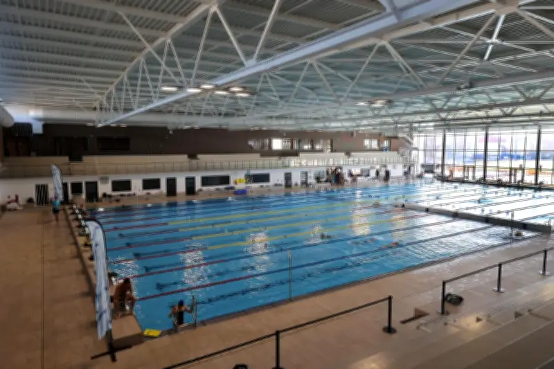 Voyeurisme à Mérignac : un homme confondu après des vidéos filmées dans les vestiaires de la piscine