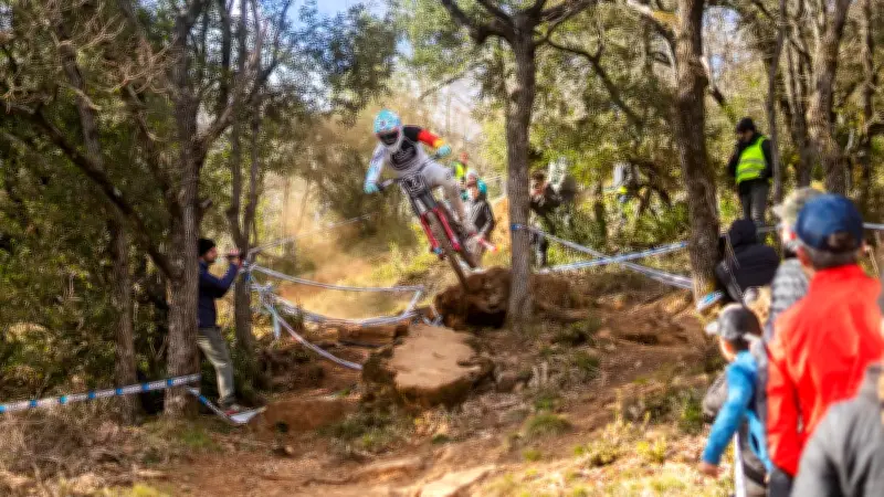 VTT : Henri Kiefer et Lisa Bouladou triomphent sur la SR Suntour DH de Millau