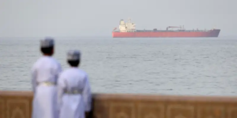 Washington autorise la vente de pétrole iranien stocké en mer, Téhéran nie tout surplus