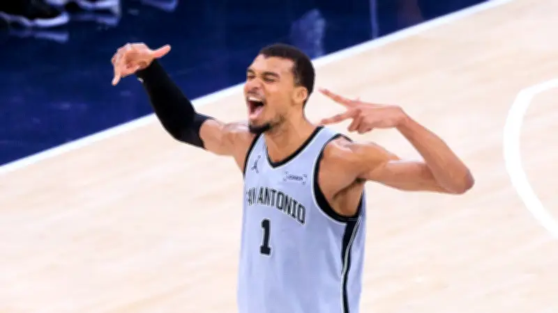 Wembanyama et les Spurs renversent les Clippers pour une 50e victoire historique