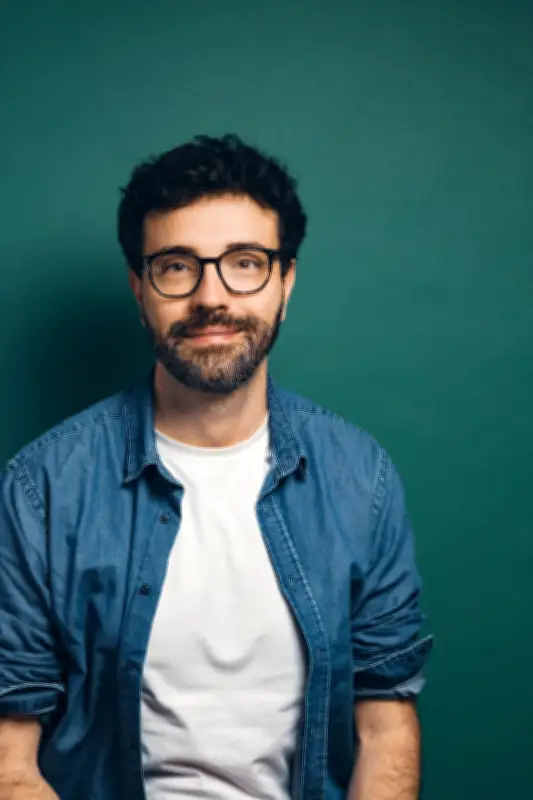 Yann Bouvier, de l'enfance difficile au succès viral : l'historien qui éduque 1,4 million d'abonnés