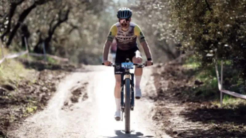 Yann Chaptal, le Lozérien qui conquiert l'élite mondiale du VTT XCO et explore le gravel