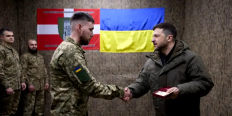 Zelensky en première ligne à Donetsk : « Il faut arrêter le mal » face aux préparatifs russes