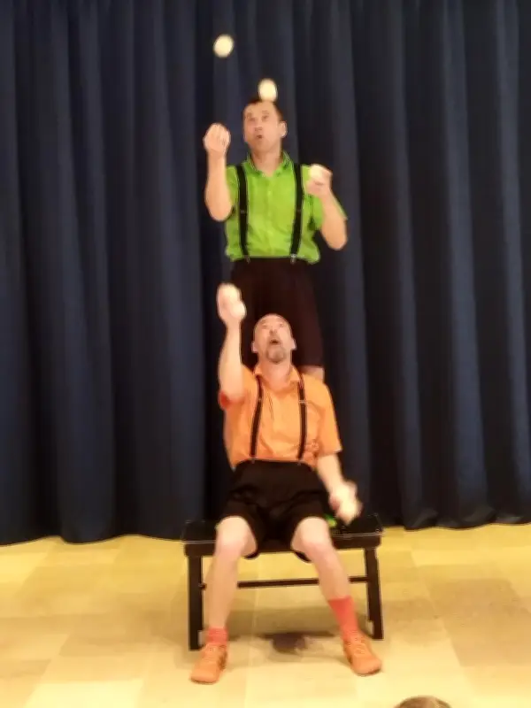 Zigomatiks enchante Saint-Rogatien : 130 participants pour un spectacle jeunesse réussi