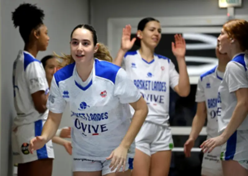 Zoé Uriarte, capitaine des Espoirs Basket Landes, mène son équipe vers les sommets