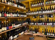A Lot of Wine : la cave parisienne où le vin naturel rencontre la côte de bœuf