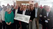 Agir Cancer Gironde remet 50 000 euros à l'Institut Bergonié grâce à 22 millions de bouchons collectés