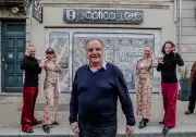 Alain Afflelou célèbre 50 ans d'entrepreneuriat sur les lieux de ses débuts au Bouscat