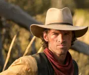 Alban Lenoir incarne Lucky Luke dans une version décalée sur Disney+