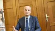 Allocation de rentrée scolaire : Blanquer évoque des achats d'écrans plats, la CAF dément