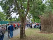 Art en Square à Lagord : une œuvre monumentale en matériaux recyclés créée avec les habitants