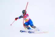 Aurélie Richard, la benjamine du ski alpin paralympique, vise une avalanche de médailles en 2026
