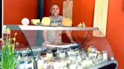 Bastien Boniol ouvre La Fromangerie à Servian, un hommage au fromage et à l'esprit d'équipe