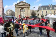 Bordeaux : Journée de sensibilisation au VIH place de la Victoire