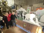 Carnaval à Bordeaux : un défilé écologique avec des géants de récupération et le char de Noé