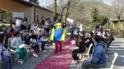 Carnaval de l'Amicale scolaire : succès festif à La Châtaigneraie avec défilé et brûlage de Pétassou