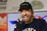 Chuck Norris, légende du cinéma d'action et star d'Internet, est décédé à 86 ans