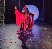 Cindy Gomez anime un stage de théâtre latino-américain à Mauléon-Licharre