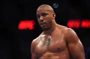 Ciryl Gane affronte Alex Pereira pour la ceinture intérimaire des lourds à l'UFC