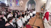 Cérémonie de confirmation pour douze collégiens en Aveyron