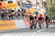 Cyclisme : La course féminine Milan-San Remo endeuillée par une chute spectaculaire