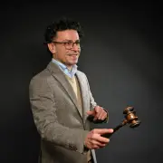 David Salet propose des expertises gratuites pour une vente aux enchères au Bouscat