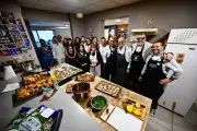 Des chefs étoilés cuisinent un repas solidaire pour les internes d'Agen