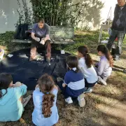 Des élèves de Pessac découvrent l'archéologie par la céramique et la fresque préhistorique