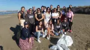 Des étudiants nîmois mobilisés pour nettoyer la plage du Boucanet