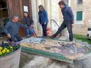 Deux panneaux sculptés du retable de la Visitation restaurés à Montignac-Lascaux