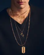 Dinh Van réédite ses glyphes astrologiques : un langage d'or intemporel