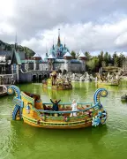Disneyland Paris inaugure son parc « Disney Adventure World » avec des bateaux signés Couach