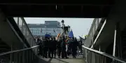 Extinction Rebellion évacué de la passerelle Simone-de-Beauvoir à Paris avant le second tour