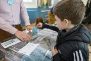Faut-il révéler son vote à ses enfants ? Un débat parental en période électorale